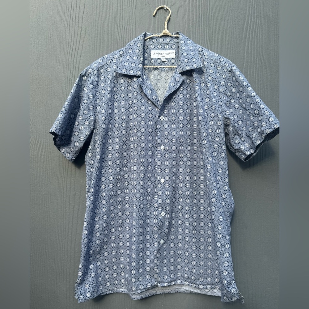 League of Rebels Men’s Floral Printed Short Sleeve Shit Size LG